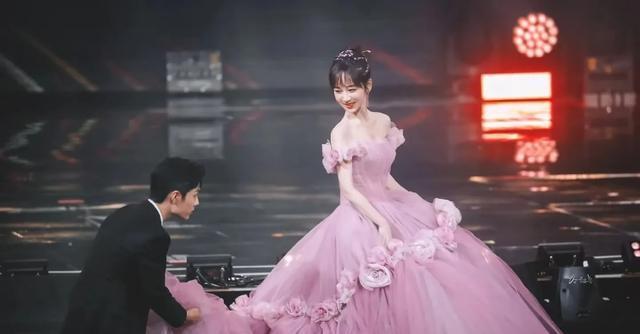 杨紫晚会造型