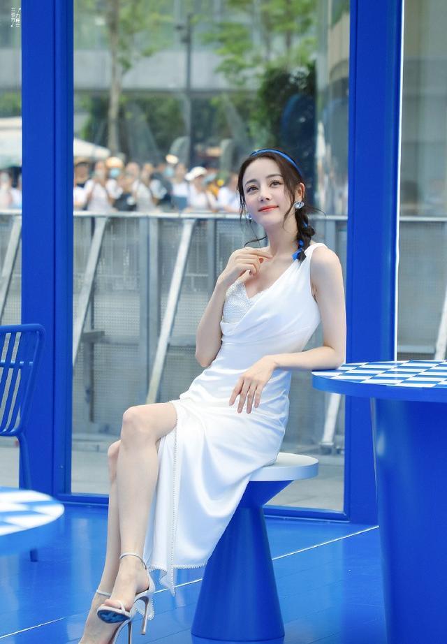 迪丽热巴新剧宣传照