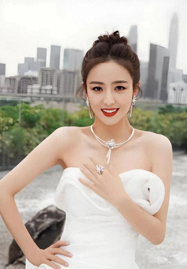 女明星白色连衣裙写真
