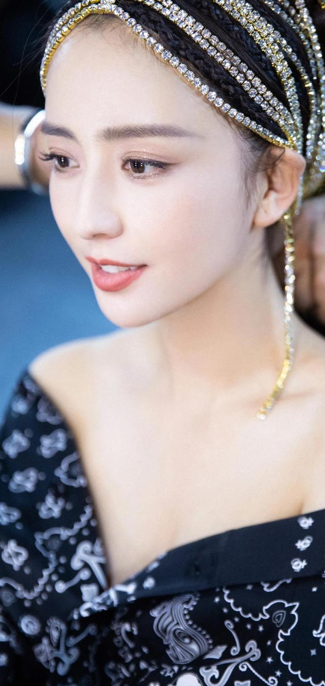 女明星雪纺长裙造型